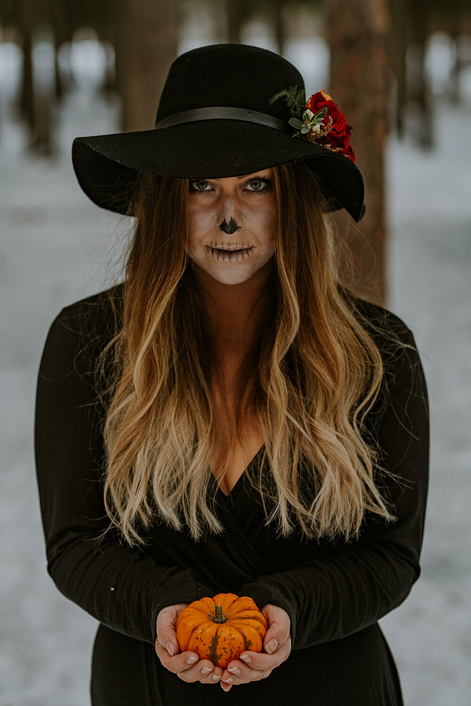 Spooky forest Halloween photoshoot with smoke bombs